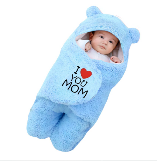 Soft Baby Fleece Sleeping Bag – Blue Bear Design | Newborn Wrap Blanket with “I ❤️ You Mom” Print | Warm Infant Swaddle Sack for Winter | Unisex Baby Sleeping Wrap (0–6 Months)
